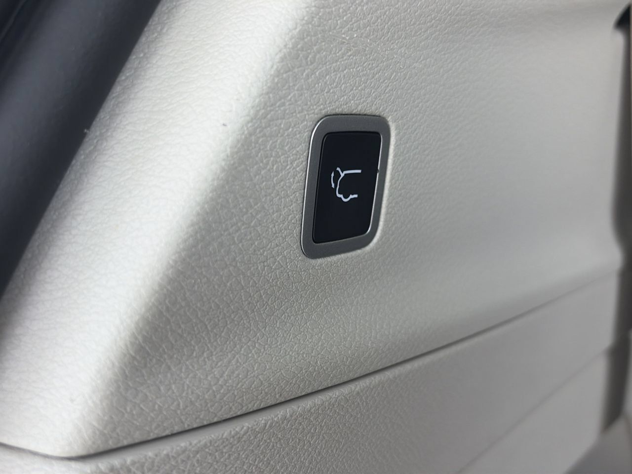 Used 2024 Chrysler Pacifica Touring-L FWD image 28