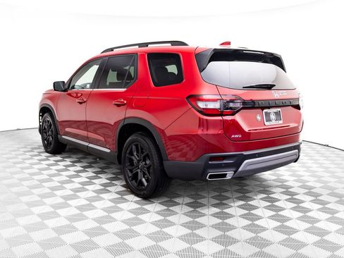 Certified 2025 Honda Pilot Touring image 5