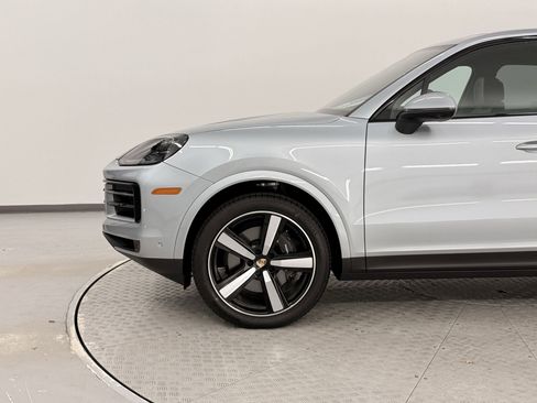 Used 2025 Porsche Cayenne AWD/4WD image 11