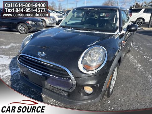 Used 2017 MINI Cooper 2-Door Hardtop image 2