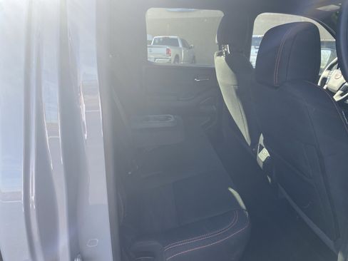 Used 2025 Nissan Frontier PRO-4X w/ Pro Convenience Package image 21
