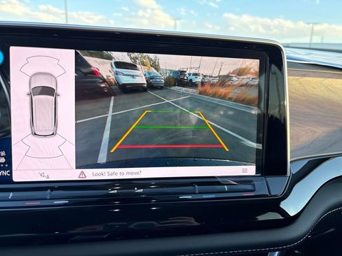 New 2026 Volkswagen Atlas SE image 19