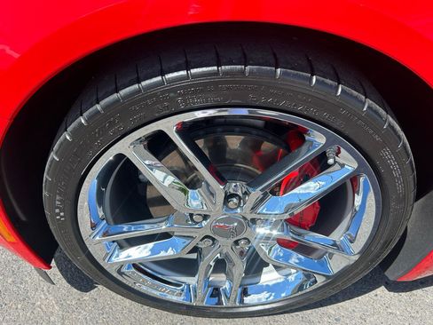 Used 2019 Chevrolet Corvette Stingray Coupe w/ 1LT RWD image 9