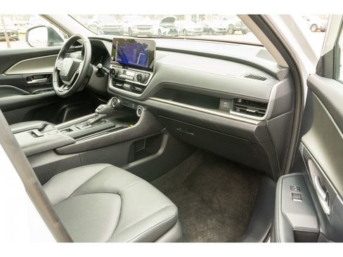 Used 2025 Toyota Grand Highlander FWD image 17