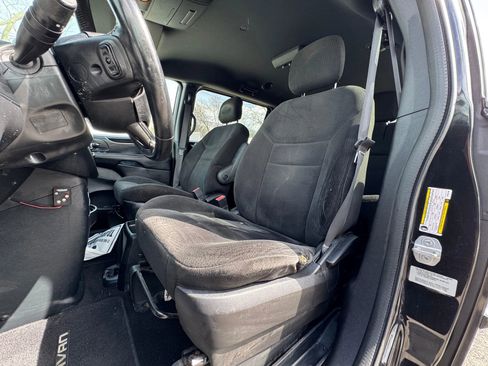 Used 2015 Dodge Grand Caravan SE FWD image 15
