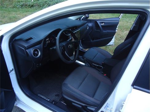 Used 2019 Toyota Corolla LE FWD image 16