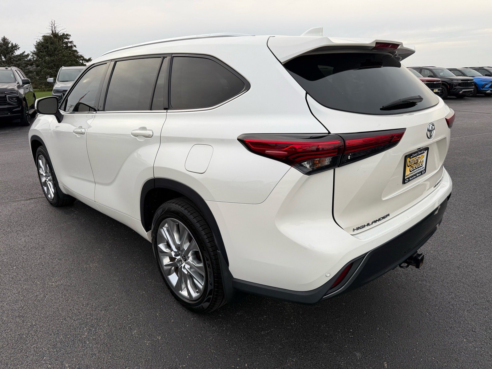 Used 2021 Toyota Highlander Limited AWD/4WD image 3