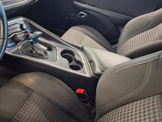 Used 2017 Dodge Challenger R/T RWD image 7