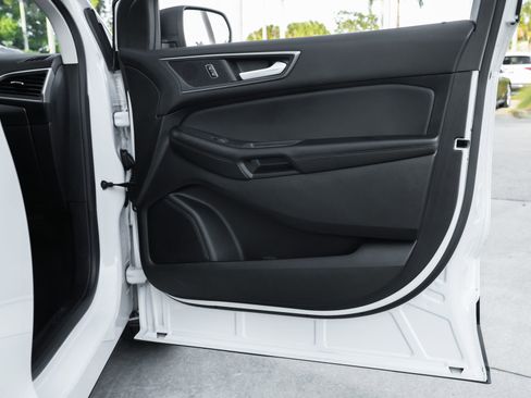 Used 2023 Ford Edge SE image 37