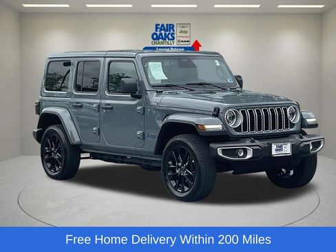 Used 2025 Jeep Wrangler Unlimited Sahara w/ Safety Group AWD/4WD image 1