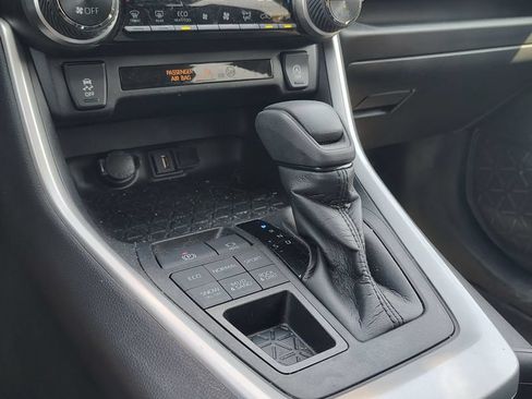 Used 2021 Toyota RAV4 XLE w/ Convenience Package AWD/4WD image 19
