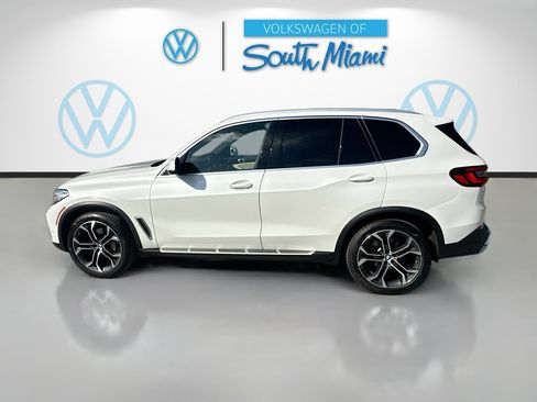Used 2022 BMW X5 xDrive40i w/ Executive Package AWD/4WD image 4