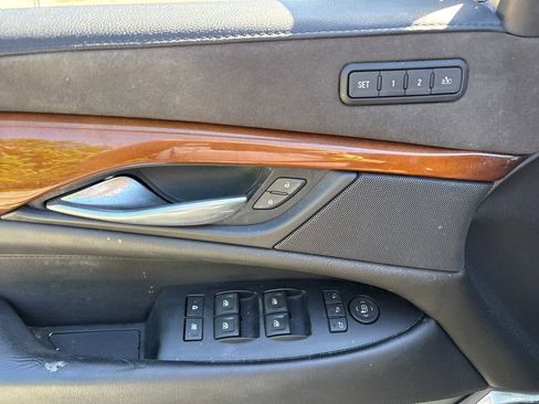 Used 2018 Cadillac Escalade 2WD image 16