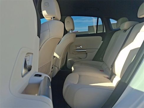 Used 2025 Mercedes-Benz GLA 250 image 10