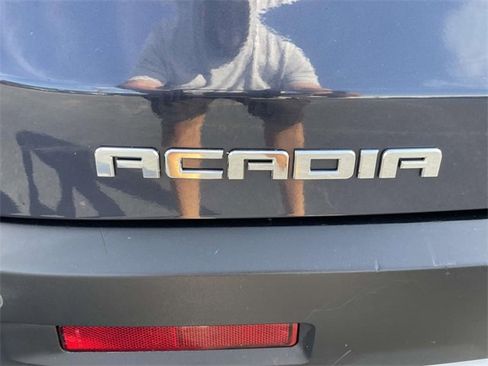 Used 2018 GMC Acadia SLT image 10