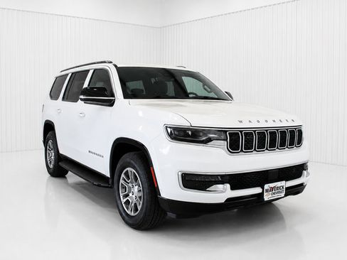 Used 2024 Jeep Wagoneer 4WD image 3