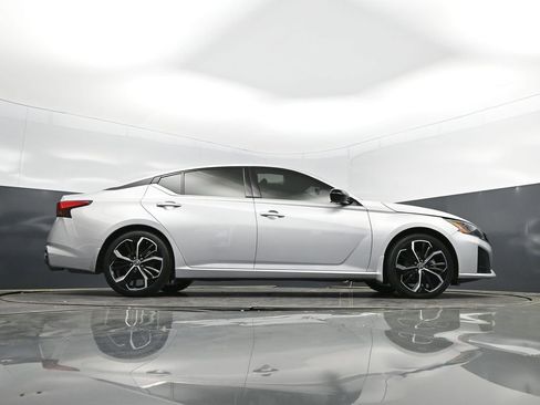 Used 2024 Nissan Altima 2.5 SR w/ SR Premium Package image 43