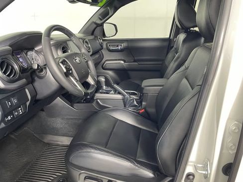 Used 2023 Toyota Tacoma TRD Off-Road w/ TRD Premium Off Road Package AWD/4WD image 2