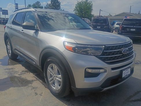 Used 2023 Ford Explorer XLT w/ Equipment Group 202A RWD image 4