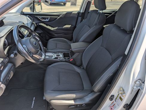 Used 2019 Subaru Forester Premium AWD/4WD image 2