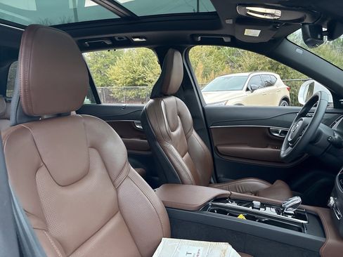 Used 2023 Volvo XC90 B6 Ultimate w/ Protection Package Premier image 12