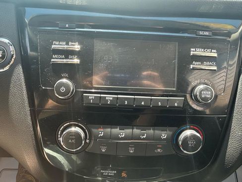 Used 2016 Nissan Rogue SV AWD/4WD image 21