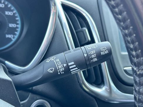 Used 2018 Chevrolet Equinox LT FWD image 26