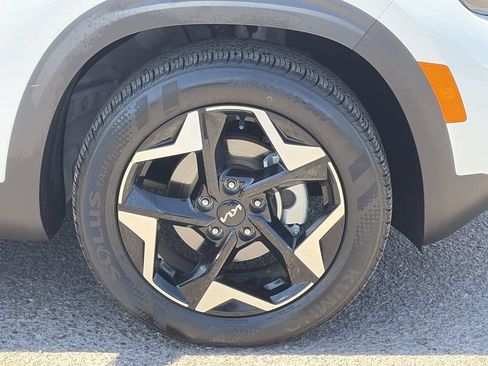 Certified 2025 Kia Seltos EX FWD image 9