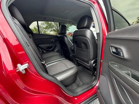 Used 2019 Chevrolet Trax LT w/ LT Convenience Package FWD image 31
