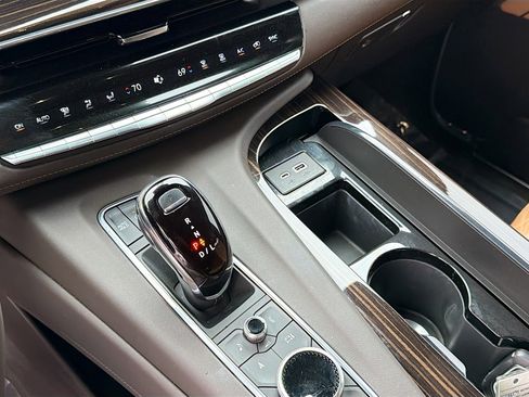 Used 2023 Cadillac Escalade ESV Premium Luxury w/ Performance Package image 31