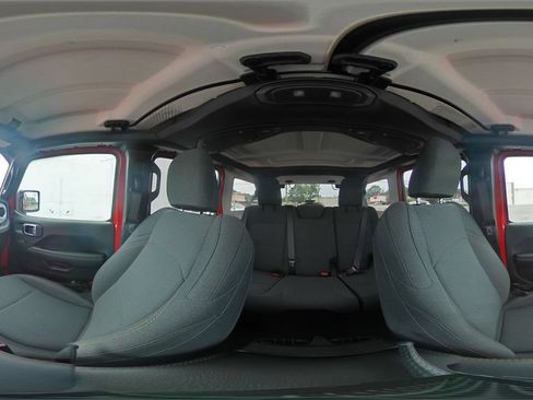 Used 2025 Jeep Wrangler Unlimited Sahara AWD/4WD image 42