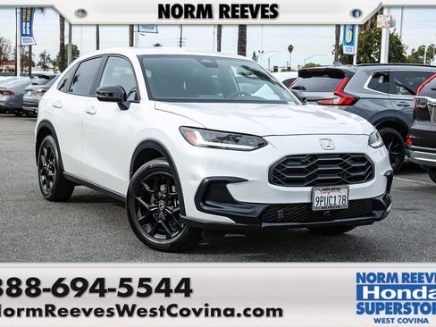 Used 2025 Honda HR-V Sport image 1