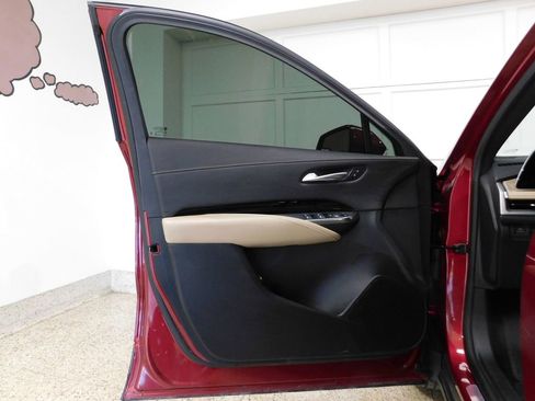 Used 2024 Cadillac XT4 Luxury w/ Cold Weather Package image 29