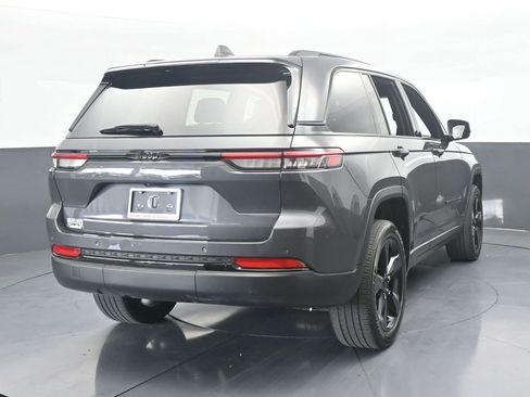 Used 2023 Jeep Grand Cherokee Altitude image 5