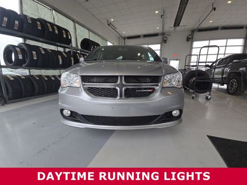 Used 2017 Dodge Grand Caravan SXT image 9