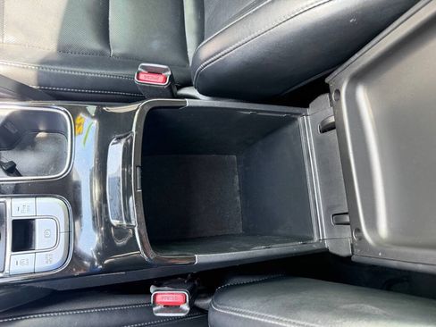 Used 2022 Kia Telluride LX FWD image 22