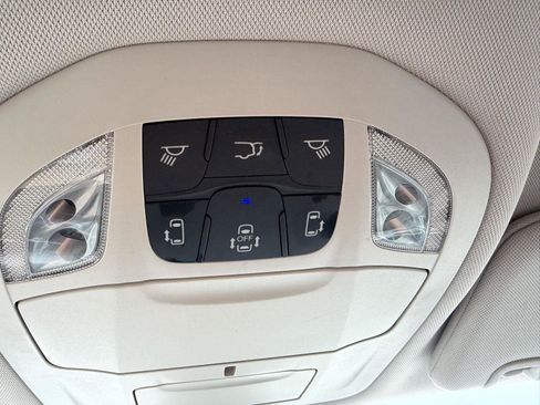 Used 2017 Chrysler Pacifica Touring-L w/ Tire & Wheel Group FWD image 21