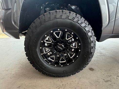 Used 2024 Toyota Tundra Limited AWD/4WD image 60