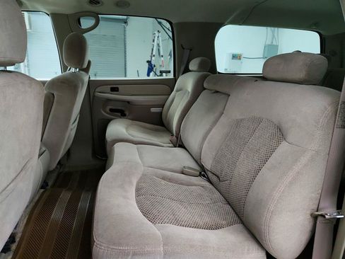 Used 2001 Chevrolet Suburban LS w/ LS Preferred Equipment Group RWD image 19