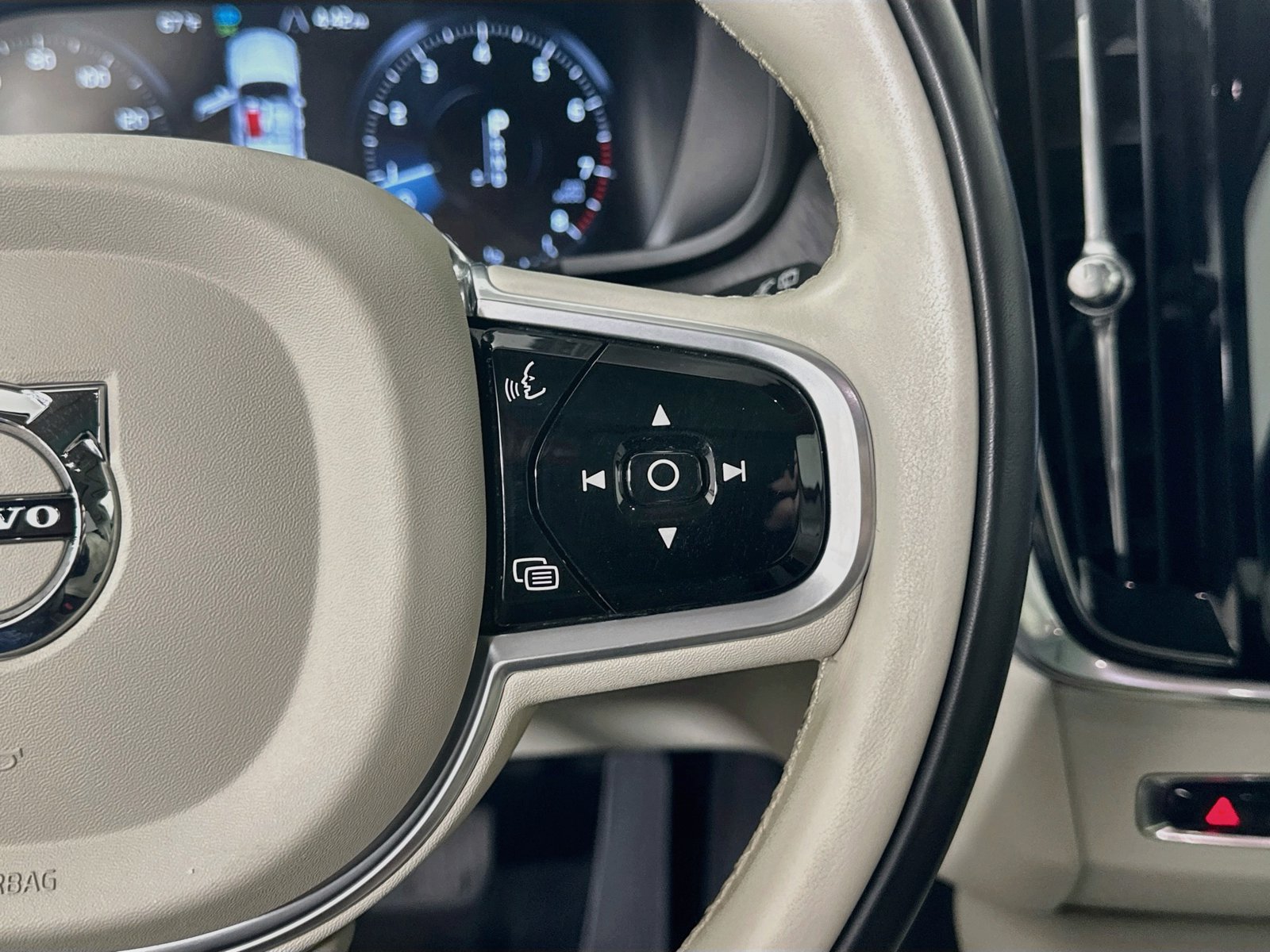 Used 2017 Volvo V90 T6 Cross Country AWD/4WD image 19