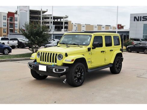 Used 2023 Jeep Wrangler Unlimited Sahara w/ Cold Weather Group AWD/4WD image 2