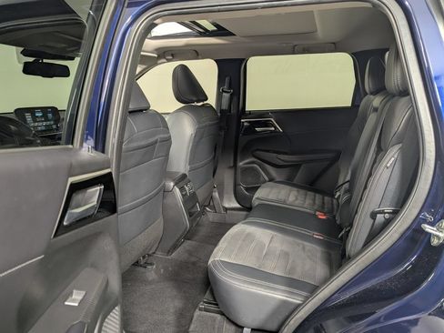 Used 2024 Mitsubishi Outlander SE FWD image 25