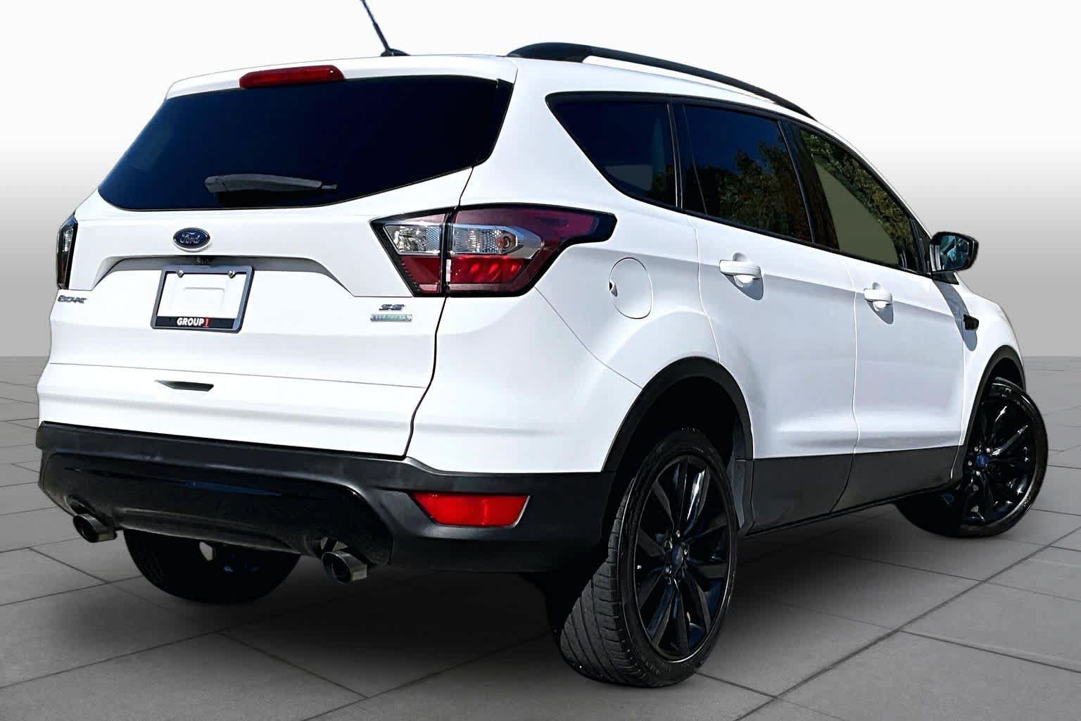 Used 2017 Ford Escape SE w/ SE Sport Appearance Package FWD image 13