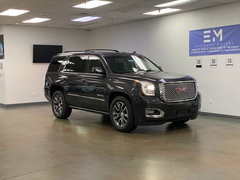 Used 2017 GMC Yukon Denali w/ Open Road Package AWD/4WD image 2