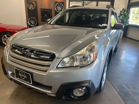 Used 2014 Subaru Outback 2.5i AWD/4WD image 2