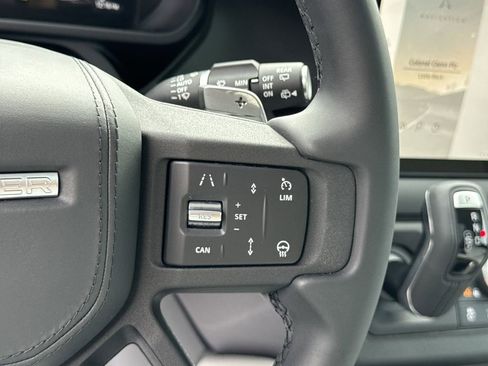 Used 2025 Land Rover Defender 110 V8 image 25