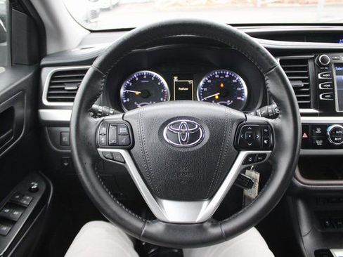 Used 2018 Toyota Highlander Plus image 12