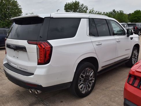 Used 2023 GMC Yukon Denali Ultimate w/ LPO, Floor Liner Package AWD/4WD image 6