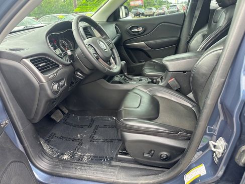 Used 2021 Jeep Cherokee Latitude Plus w/ Sun & Sound Group FWD image 11
