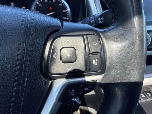 Used 2017 Toyota Highlander Limited image 26